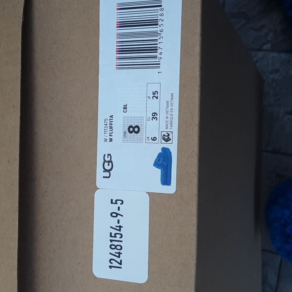 Ugg - Picture 5 of 7